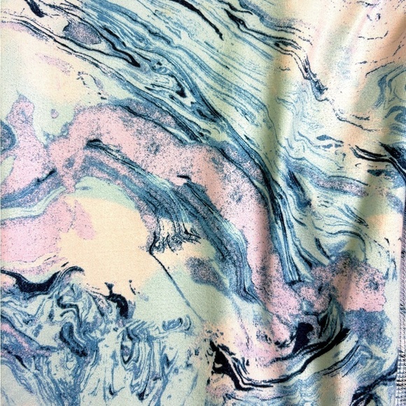 ⭐️SO Marbled Blue 3/4 length Leggings - Picture 4 of 5